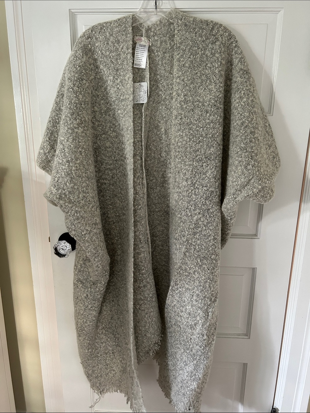 Free people Gray Textured Open-Front Poncho Cape with fringe! Never worn!